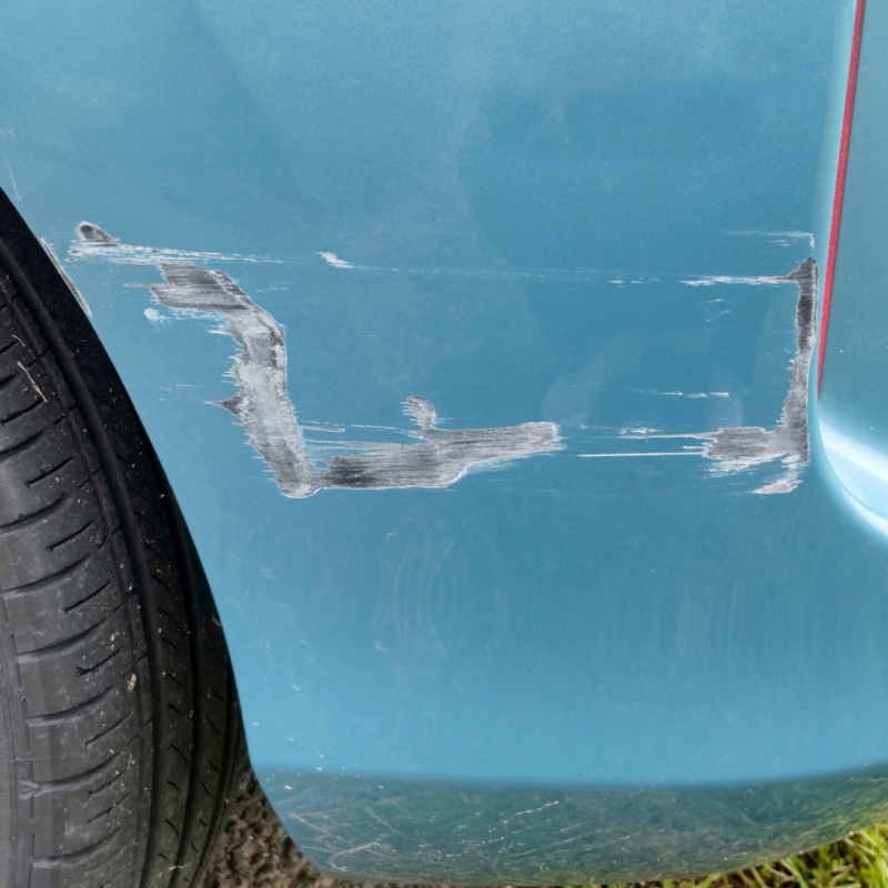車の傷写真
